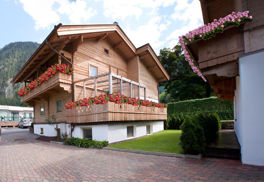Chalet - Apartments Julitta Oberhollenzer Mayrhofen Exterior foto